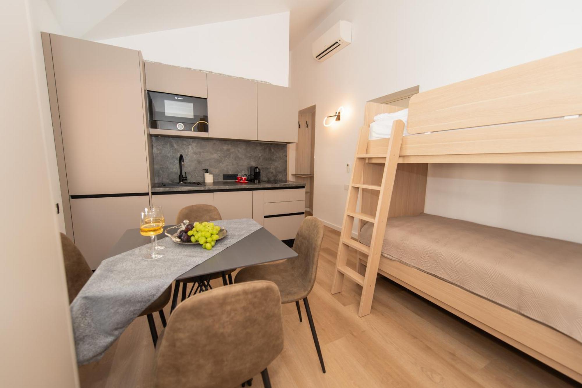 More Medici Apartments Omis Luaran gambar
